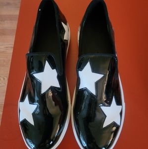 Black sneaker white stars